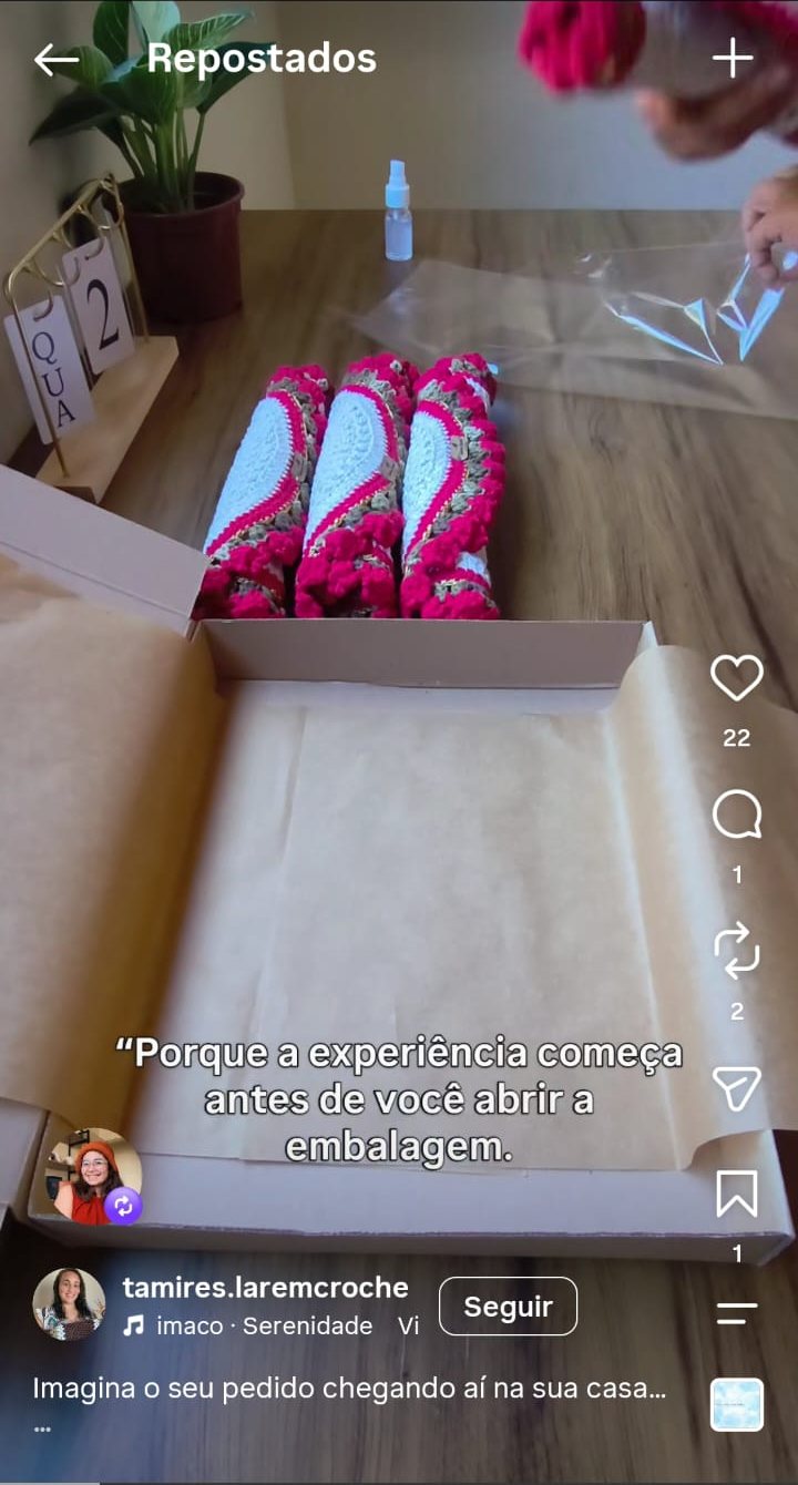 Reel da Tamires embalando tapetes, 22 curtidas e 1 comentário